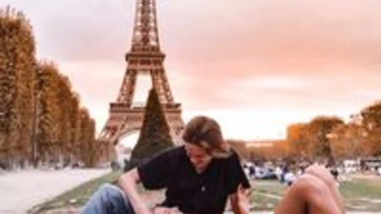 The best romantic spots to take your escort in Paris
