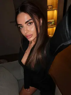 Avalora escort in Paris